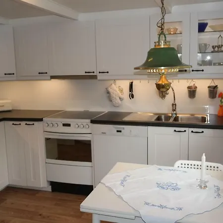 Idyllisk 펜션 Royksund