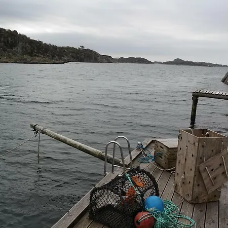 Idyllisk 펜션 Royksund